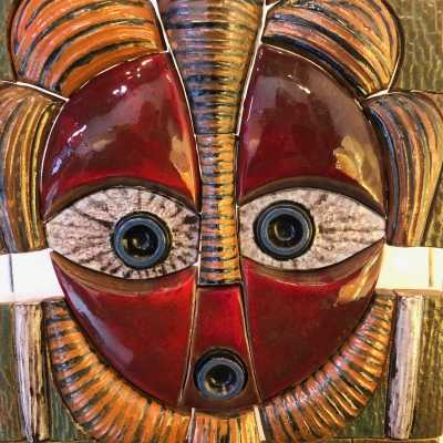 masque africain en terre cuite vernie , dans le goût de l’artiste congolais Matufi , vers 1975