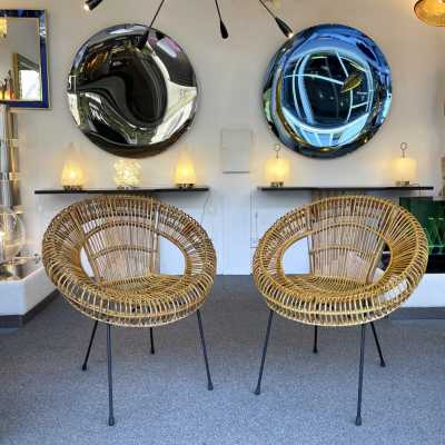 Pair of rattan and black lacquered metal armchairs. Italy 1950. design attributed to Janine Abraham. in the style of Roberto Mango, Mathieu Matégot, Vivai Del Sud, Maison Jansen, Maison et Jardin Gallery, Gio Ponti, Gianfranco Frattini, Cassina, Osvaldo Borsani, Joe Colombo, Vico Magistretti, Luisa Parisi, Mario Bellini, Tito Agnoli , Afra Tobia Carlo Scarpa, Luciano Frigerio, Sporiti, Marco Zanuso, Giulio Moscatelli, Formanova. mid-century sofa slipper chairs