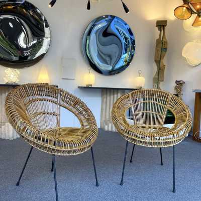 Pair of rattan and black lacquered metal armchairs. Italy 1950. design attributed to Janine Abraham. in the style of Roberto Mango, Mathieu Matégot, Vivai Del Sud, Maison Jansen, Maison et Jardin Gallery, Gio Ponti, Gianfranco Frattini, Cassina, Osvaldo Borsani, Joe Colombo, Vico Magistretti, Luisa Parisi, Mario Bellini, Tito Agnoli , Afra Tobia Carlo Scarpa, Luciano Frigerio, Sporiti, Marco Zanuso, Giulio Moscatelli, Formanova. mid-century sofa slipper chairs