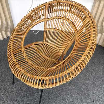 Pair of rattan and black lacquered metal armchairs. Italy 1950. design attributed to Janine Abraham. in the style of Roberto Mango, Mathieu Matégot, Vivai Del Sud, Maison Jansen, Maison et Jardin Gallery, Gio Ponti, Gianfranco Frattini, Cassina, Osvaldo Borsani, Joe Colombo, Vico Magistretti, Luisa Parisi, Mario Bellini, Tito Agnoli , Afra Tobia Carlo Scarpa, Luciano Frigerio, Sporiti, Marco Zanuso, Giulio Moscatelli, Formanova. mid-century sofa slipper chairs