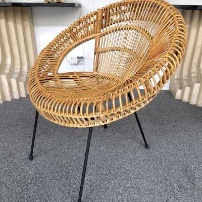 Pair of rattan and black lacquered metal armchairs. Italy 1950. design attributed to Janine Abraham. in the style of Roberto Mango, Mathieu Matégot, Vivai Del Sud, Maison Jansen, Maison et Jardin Gallery, Gio Ponti, Gianfranco Frattini, Cassina, Osvaldo Borsani, Joe Colombo, Vico Magistretti, Luisa Parisi, Mario Bellini, Tito Agnoli , Afra Tobia Carlo Scarpa, Luciano Frigerio, Sporiti, Marco Zanuso, Giulio Moscatelli, Formanova. mid-century sofa slipper chairs