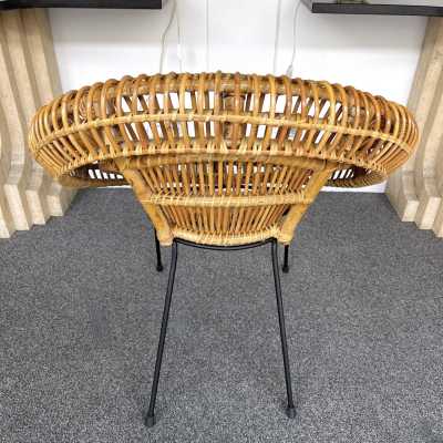 Pair of rattan and black lacquered metal armchairs. Italy 1950. design attributed to Janine Abraham. in the style of Roberto Mango, Mathieu Matégot, Vivai Del Sud, Maison Jansen, Maison et Jardin Gallery, Gio Ponti, Gianfranco Frattini, Cassina, Osvaldo Borsani, Joe Colombo, Vico Magistretti, Luisa Parisi, Mario Bellini, Tito Agnoli , Afra Tobia Carlo Scarpa, Luciano Frigerio, Sporiti, Marco Zanuso, Giulio Moscatelli, Formanova. mid-century sofa slipper chairs