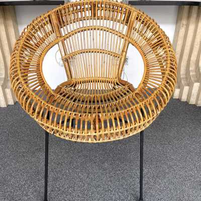 Pair of rattan and black lacquered metal armchairs. Italy 1950. design attributed to Janine Abraham. in the style of Roberto Mango, Mathieu Matégot, Vivai Del Sud, Maison Jansen, Maison et Jardin Gallery, Gio Ponti, Gianfranco Frattini, Cassina, Osvaldo Borsani, Joe Colombo, Vico Magistretti, Luisa Parisi, Mario Bellini, Tito Agnoli , Afra Tobia Carlo Scarpa, Luciano Frigerio, Sporiti, Marco Zanuso, Giulio Moscatelli, Formanova. mid-century sofa slipper chairs