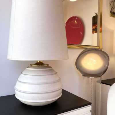 Ceramic and brass table lamp. Italy 1970. In the style of Roger Capron, Jacques Pouchain, Borderie, Les Frères Cloutier, Mado Jolain, Les 2 Potiers, Georges Jouves, Ruelland, La Borne. wall lamp chandelier suspension floor lamp