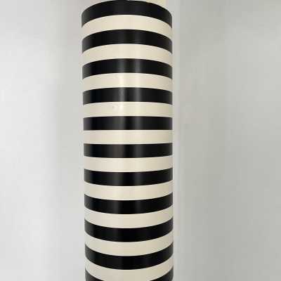 Floor lamp in white lacquered metal model Shogun by Mario Botta for Artemide. Italy 1980 Memphis group Michele De Lucchi, Matteo Thun, Marco Zanini, Aldo Cibic, Andrea Branzi, Shiro Kuramata, Michael Graves, Peter Shire, Javier Mariscal, Barbara Radice, Martine Bedin, George J. Sowden, Masanori Umeda and Nathalie du Pasquier Arteluce , Arredoluce, Lumi, Luci mid-century lamps applique wall