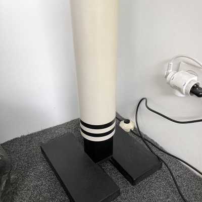 Floor lamp in white lacquered metal model Shogun by Mario Botta for Artemide. Italy 1980 Memphis group Michele De Lucchi, Matteo Thun, Marco Zanini, Aldo Cibic, Andrea Branzi, Shiro Kuramata, Michael Graves, Peter Shire, Javier Mariscal, Barbara Radice, Martine Bedin, George J. Sowden, Masanori Umeda and Nathalie du Pasquier Arteluce , Arredoluce, Lumi, Luci mid-century lamps applique wall