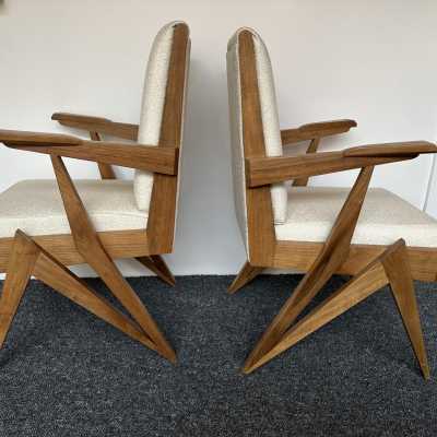 Pair of wooden compass feet armchairs. Italy 1960. Design attributed to Augusto Romano. A conservative restoration was carried out. In the style of Pierre Jeanneret, Chandigarh, Le Corbusier, Jean Prouvé, Charlotte Perriand, Jean Royère, Gio Ponti. mid-century modern chairs sofa