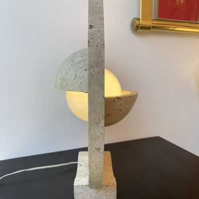 Mid-Century Totem table lamp in travertine and opaline glass. Italy 1970. design in the style of Targetti Sankey, Sciolari, Francesco Buzzi Ceriani, Stilnovo, Angelo Brotto for Esperia, Aldo Carlo Nason for Mazzega, Venini, Vistosi, La Murrina, Toni Zuccheri, Fontana Arte, Artemide, Arteluce, Arredoluce, Luigi Caccia Dominioni, Stilux. sconces chandelier floor lamp suspension