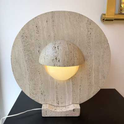 Mid-Century Totem table lamp in travertine and opaline glass. Italy 1970. design in the style of Targetti Sankey, Sciolari, Francesco Buzzi Ceriani, Stilnovo, Angelo Brotto for Esperia, Aldo Carlo Nason for Mazzega, Venini, Vistosi, La Murrina, Toni Zuccheri, Fontana Arte, Artemide, Arteluce, Arredoluce, Luigi Caccia Dominioni, Stilux. sconces chandelier floor lamp suspension