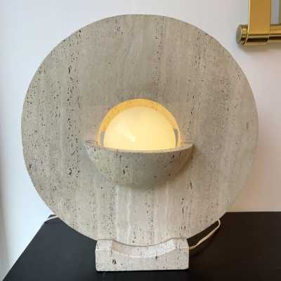 Mid-Century Totem table lamp in travertine and opaline glass. Italy 1970. design in the style of Targetti Sankey, Sciolari, Francesco Buzzi Ceriani, Stilnovo, Angelo Brotto for Esperia, Aldo Carlo Nason for Mazzega, Venini, Vistosi, La Murrina, Toni Zuccheri, Fontana Arte, Artemide, Arteluce, Arredoluce, Luigi Caccia Dominioni, Stilux. sconces chandelier floor lamp suspension