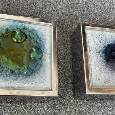 Pair of box sconces in stainless steel and bubbled glass. Holland 1970. design attributed to Raak. in the style of Venini, Vistosi, La Murrina, Seguso, Aldo Nason, Poliarte, Esperia, Angelo Brotto, Stilnovo, Arteluce, Arredoluce, Artemide, Pierre Cardin, Lumi, Luci, Angelo Lelii, Francesco Bocola, Superstudio, Enrico Tronconi, Mario Bellini, Harvey Guzzini, Luigi Massoni, Martinelli, Fabio Lenci. mid-century lamps floor lamp chandelier brass murano glass