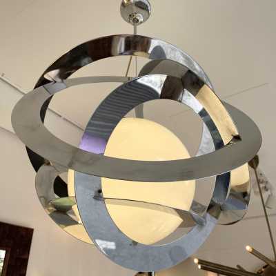 Space age saturn chandelier or suspension in chromed metal and opaline Murano glass. Italy 1970. in the style of Venini, Vistosi, Veronese, La Murrina, Stilux, Aldo Carlo Nason, Stilnovo, Joe Colombo, Arteluce, Arredoluce, Lumi, Luci, Rggiani, Sciolari, Werner Pantone, Luigi Colani, Raak, Angelo Lelii, Angelo Brotto, Esperia, Francesco Bocola, Superstudio, Enrico Tronconi, Mario Bellini, Harvey Guzzini, Luigi Massoni, Martinelli, Pierre Cardin, Fabio Lenci, Gio Ponti. floor lamp sconces