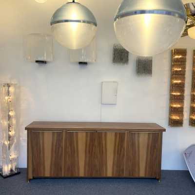 Sideboard or sideboard in solid wood and brass. Italy 1980. design attributed to Gervasoni.