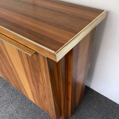 Sideboard or sideboard in solid wood and brass. Italy 1980. design attributed to Gervasoni.