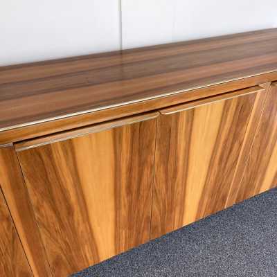 Sideboard or sideboard in solid wood and brass. Italy 1980. design attributed to Gervasoni.