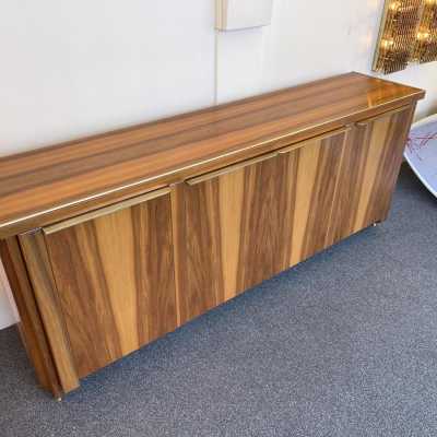 Sideboard or sideboard in solid wood and brass. Italy 1980. design attributed to Gervasoni.