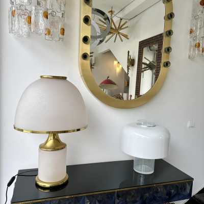 Large Murano glass and brass mushroom lamp by Fabbian. Italy 1970. in the style of Venini, Vistosi, La Murrina, Seguso, Aldo Nason, Poliarte, Carlo Aldo Nason for Mazzega, Stilnovo, Arteluce, Arredoluce, Artemide, Pierre Cardin, Lumi, Luci, Raak, Angelo Lelli Lelii, Francesco Bocola , Superstudio, Enrico Tronconi, Mario Bellini, Harvey Guzzini, Luigi Massoni, Martinelli, Fabio Lenci, Gio Ponti. metal stainless chrome floor lamp chandelier mid-century modern space age hollywood regency
