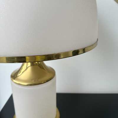 Large Murano glass and brass mushroom lamp by Fabbian. Italy 1970. in the style of Venini, Vistosi, La Murrina, Seguso, Aldo Nason, Poliarte, Carlo Aldo Nason for Mazzega, Stilnovo, Arteluce, Arredoluce, Artemide, Pierre Cardin, Lumi, Luci, Raak, Angelo Lelli Lelii, Francesco Bocola , Superstudio, Enrico Tronconi, Mario Bellini, Harvey Guzzini, Luigi Massoni, Martinelli, Fabio Lenci, Gio Ponti. metal stainless chrome floor lamp chandelier mid-century modern space age hollywood regency