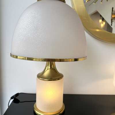 Large Murano glass and brass mushroom lamp by Fabbian. Italy 1970. in the style of Venini, Vistosi, La Murrina, Seguso, Aldo Nason, Poliarte, Carlo Aldo Nason for Mazzega, Stilnovo, Arteluce, Arredoluce, Artemide, Pierre Cardin, Lumi, Luci, Raak, Angelo Lelli Lelii, Francesco Bocola , Superstudio, Enrico Tronconi, Mario Bellini, Harvey Guzzini, Luigi Massoni, Martinelli, Fabio Lenci, Gio Ponti. metal stainless chrome floor lamp chandelier mid-century modern space age hollywood regency