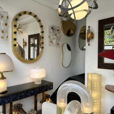 Large Murano glass and brass mushroom lamp by Fabbian. Italy 1970. in the style of Venini, Vistosi, La Murrina, Seguso, Aldo Nason, Poliarte, Carlo Aldo Nason for Mazzega, Stilnovo, Arteluce, Arredoluce, Artemide, Pierre Cardin, Lumi, Luci, Raak, Angelo Lelli Lelii, Francesco Bocola , Superstudio, Enrico Tronconi, Mario Bellini, Harvey Guzzini, Luigi Massoni, Martinelli, Fabio Lenci, Gio Ponti. metal stainless chrome floor lamp chandelier mid-century modern space age hollywood regency