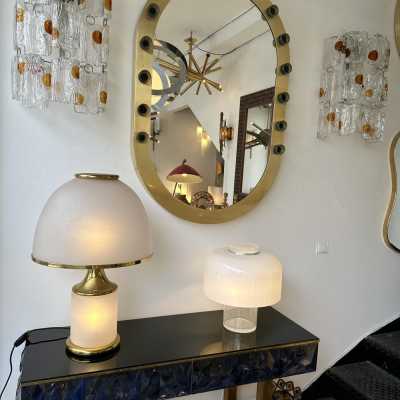 Large Murano glass and brass mushroom lamp by Fabbian. Italy 1970. in the style of Venini, Vistosi, La Murrina, Seguso, Aldo Nason, Poliarte, Carlo Aldo Nason for Mazzega, Stilnovo, Arteluce, Arredoluce, Artemide, Pierre Cardin, Lumi, Luci, Raak, Angelo Lelli Lelii, Francesco Bocola , Superstudio, Enrico Tronconi, Mario Bellini, Harvey Guzzini, Luigi Massoni, Martinelli, Fabio Lenci, Gio Ponti. metal stainless chrome floor lamp chandelier mid-century modern space age hollywood regency