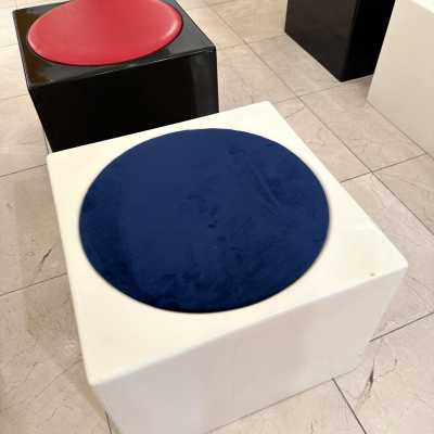 Set of 5 cube stools model Il Kubile in resin by MIM Roma. italy 1970. in the style of Gio Ponti, Gianfranco Frattini, Cassina, Osvaldo Borsani, Joe Colombo, Vico Magistretti, Ico Luisa Parisi, Mario Bellini, Tito Agnoli, Afra Tobia Carlo Scarpa, Luciano Frigerio, Sporiti, Marco Zanuso, Giulio Moscatelli, Formanova, Pierre Cardin poufs chairs stools mid-century modern space age italy 1960 1980