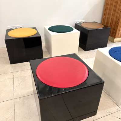 Set of 5 cube stools model Il Kubile in resin by MIM Roma. italy 1970. in the style of Gio Ponti, Gianfranco Frattini, Cassina, Osvaldo Borsani, Joe Colombo, Vico Magistretti, Ico Luisa Parisi, Mario Bellini, Tito Agnoli, Afra Tobia Carlo Scarpa, Luciano Frigerio, Sporiti, Marco Zanuso, Giulio Moscatelli, Formanova, Pierre Cardin poufs chairs stools mid-century modern space age italy 1960 1980