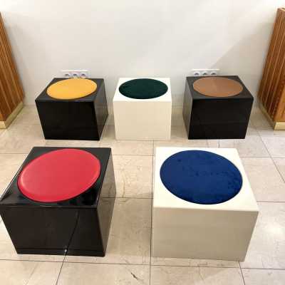 Set of 5 cube stools model Il Kubile in resin by MIM Roma. italy 1970. in the style of Gio Ponti, Gianfranco Frattini, Cassina, Osvaldo Borsani, Joe Colombo, Vico Magistretti, Ico Luisa Parisi, Mario Bellini, Tito Agnoli, Afra Tobia Carlo Scarpa, Luciano Frigerio, Sporiti, Marco Zanuso, Giulio Moscatelli, Formanova, Pierre Cardin poufs chairs stools mid-century modern space age italy 1960 1980