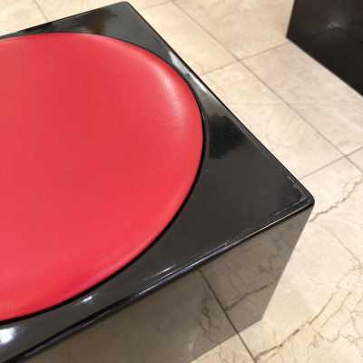 Set of 5 cube stools model Il Kubile in resin by MIM Roma. italy 1970. in the style of Gio Ponti, Gianfranco Frattini, Cassina, Osvaldo Borsani, Joe Colombo, Vico Magistretti, Ico Luisa Parisi, Mario Bellini, Tito Agnoli, Afra Tobia Carlo Scarpa, Luciano Frigerio, Sporiti, Marco Zanuso, Giulio Moscatelli, Formanova, Pierre Cardin poufs chairs stools mid-century modern space age italy 1960 1980