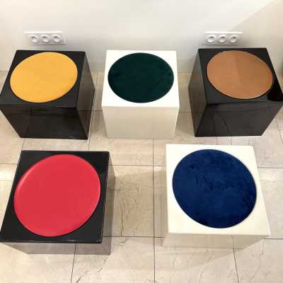 Set of 5 cube stools model Il Kubile in resin by MIM Roma. italy 1970. in the style of Gio Ponti, Gianfranco Frattini, Cassina, Osvaldo Borsani, Joe Colombo, Vico Magistretti, Ico Luisa Parisi, Mario Bellini, Tito Agnoli, Afra Tobia Carlo Scarpa, Luciano Frigerio, Sporiti, Marco Zanuso, Giulio Moscatelli, Formanova, Pierre Cardin poufs chairs stools mid-century modern space age italy 1960 1980