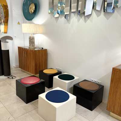 Set of 5 cube stools model Il Kubile in resin by MIM Roma. italy 1970. in the style of Gio Ponti, Gianfranco Frattini, Cassina, Osvaldo Borsani, Joe Colombo, Vico Magistretti, Ico Luisa Parisi, Mario Bellini, Tito Agnoli, Afra Tobia Carlo Scarpa, Luciano Frigerio, Sporiti, Marco Zanuso, Giulio Moscatelli, Formanova, Pierre Cardin poufs chairs stools mid-century modern space age italy 1960 1980