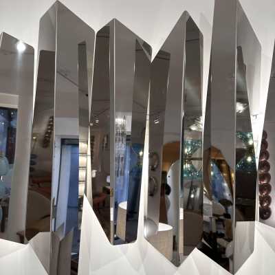 Large polished stainless steel metal wall lamp by Mario Torregiani. Italy 1990. in the style of Aldo Nason, Poliarte, Esperia, Angelo Brotto, Stilnovo, Arteluce, Arredoluce, Artemide, Pierre Cardin, Lumi, Luci, Raak, Angelo Lelii, Francesco Bocola, Superstudio, Enrico Tronconi, Mario Bellini, Harvey Guzzini , Luigi Massoni, Martinelli, Fabio Lenci, Gio Ponti, Sciolari, Willy Rizzo, Reggiani. lamp wall lightning chandelier sconces chrome stainless steel brass mid-century modern space age italy 1970 1980