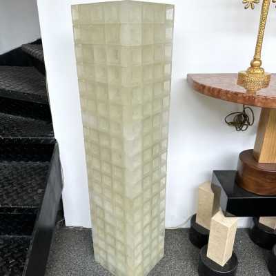 Skyscraper floor lamp in pressed glass cube by Poliarte. Italy 1970. in the style of Venini, Vistosi, La Murrina, Seguso, Aldo Nason, Poliarte, Carlo Aldo Nason for Mazzega, Stilnovo, Arteluce, Arredoluce, Artemide, Pierre Cardin, Lumi, Luci, Raak, Angelo Lelii, Francesco Bocola, Superstudio, Enrico Tronconi, Mario Bellini, Harvey Guzzini, Luigi Massoni, Martinelli, Fabio Lenci, Gio Ponti. brass metal chrome mid-century modern space age biancardi longobard