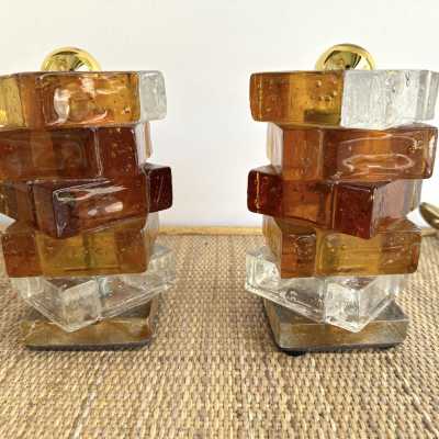 Pair of cube lamps in amber and transparent pressed glass by Poliarte. Italy 1970. in the style of Venini, Vistosi, La Murrina, Aldo Carlo Nason, Stilnovo, Joe Colombo, Arteluce, Arredoluce, Lumi, Luci, Reggiani, Sciolari, Werner Pantone, Luigi Colani, Raak, Angelo Lelii, Angelo Brotto, Esperia mid-century modern space age brass wood metal stainless steel chandelier ceiling pendant lightning floor lamp
