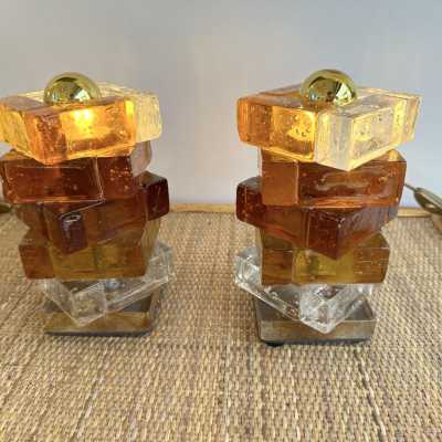 Pair of cube lamps in amber and transparent pressed glass by Poliarte. Italy 1970. in the style of Venini, Vistosi, La Murrina, Aldo Carlo Nason, Stilnovo, Joe Colombo, Arteluce, Arredoluce, Lumi, Luci, Reggiani, Sciolari, Werner Pantone, Luigi Colani, Raak, Angelo Lelii, Angelo Brotto, Esperia mid-century modern space age brass wood metal stainless steel chandelier ceiling pendant lightning floor lamp