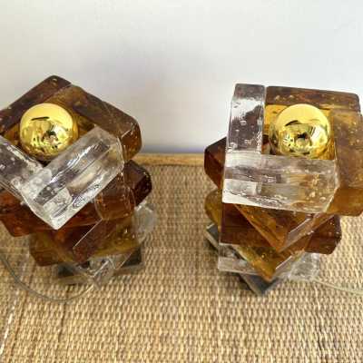 Pair of cube lamps in amber and transparent pressed glass by Poliarte. Italy 1970. in the style of Venini, Vistosi, La Murrina, Aldo Carlo Nason, Stilnovo, Joe Colombo, Arteluce, Arredoluce, Lumi, Luci, Reggiani, Sciolari, Werner Pantone, Luigi Colani, Raak, Angelo Lelii, Angelo Brotto, Esperia mid-century modern space age brass wood metal stainless steel chandelier ceiling pendant lightning floor lamp