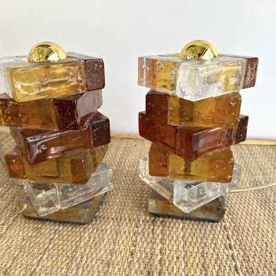 Pair of cube lamps in amber and transparent pressed glass by Poliarte. Italy 1970. in the style of Venini, Vistosi, La Murrina, Aldo Carlo Nason, Stilnovo, Joe Colombo, Arteluce, Arredoluce, Lumi, Luci, Reggiani, Sciolari, Werner Pantone, Luigi Colani, Raak, Angelo Lelii, Angelo Brotto, Esperia mid-century modern space age brass wood metal stainless steel chandelier ceiling pendant lightning floor lamp
