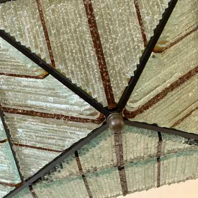 Pair of Pyramid ceiling or pendant lamp in hammered glass, metal and brass by Poliarte. Italy 1970. in the style of Biancardi and Jordan Arte, Longobard, Venini, Vistosi, La Murrina, Aldo Carlo Nason for Mazzega Murano, Toni Zuccheri for VeArt, Stilnovo, Joe Colombo, Arteluce, Arredoluce, Lumi, Luci, Rggiani, Sciolari. mid-century modern space chandelier ceiling pendant lightning flush mount