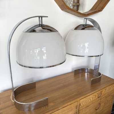 Pair of lamps in chromed metal and Murano glass. Italy 1970. design attributed to Reggiani. in the style of Venini, Vistosi, La Murrina, Seguso, Carlo Nason, Poliarte, Esperia, Angelo Brotto, Stilnovo, Arteluce, Arredoluce, Artemide, Pierre Cardin, Lumi, Luci, Raak, Angelo Lelii, Francesco Bocola, Superstudio, Enrico Tronconi , Mario Bellini, Harvey Guzzini, Luigi Massoni, Martinelli, Fabio Lenci, Gio Ponti floor lamp chandelier pendant lightning brass stainless steel mid-century modern space age italy