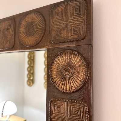 rare large size brass sculpture mirror by Santambrogio & De Berti. Italy 1960. Design attributed to Angelo Brotto, in the style of Romeo Rega, Tommaso Barbi, Sandro Petti for Maison Jansen, Willy Rizzo, Mario Sabot, Esperia. mid-century modern 1970 wood bronze brass italy