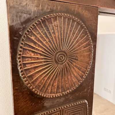 rare large size brass sculpture mirror by Santambrogio & De Berti. Italy 1960. Design attributed to Angelo Brotto, in the style of Romeo Rega, Tommaso Barbi, Sandro Petti for Maison Jansen, Willy Rizzo, Mario Sabot, Esperia. mid-century modern 1970 wood bronze brass italy