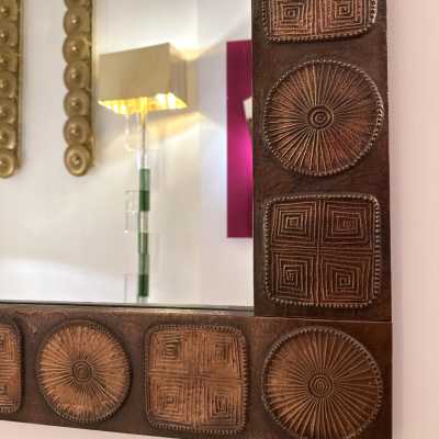 rare large size brass sculpture mirror by Santambrogio & De Berti. Italy 1960. Design attributed to Angelo Brotto, in the style of Romeo Rega, Tommaso Barbi, Sandro Petti for Maison Jansen, Willy Rizzo, Mario Sabot, Esperia. mid-century modern 1970 wood bronze brass italy