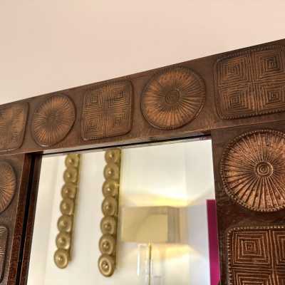rare large size brass sculpture mirror by Santambrogio & De Berti. Italy 1960. Design attributed to Angelo Brotto, in the style of Romeo Rega, Tommaso Barbi, Sandro Petti for Maison Jansen, Willy Rizzo, Mario Sabot, Esperia. mid-century modern 1970 wood bronze brass italy