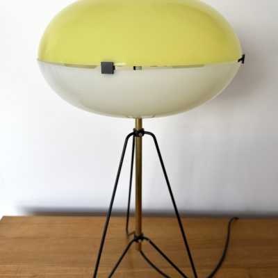 Table lamp in yellow and white methacrylate, black lacquered metal and brass by Stilnovo. Italy 1960. Original publisher's label. in the style of Reggiani, Sciolari, Francesco Buzzi Ceriani, Angelo Brotto for Esperia, Aldo Carlo Nason for Mazzega, Venini, Vistosi, La Murrina, Toni Zuccheri, Fontana Arte, Artemide, Arteluce, Arredoluce, Luigi Caccia Dominioni floor lamp chandelier sconces metal stainless steel mid-century modern space age modernist italy 1950 1970