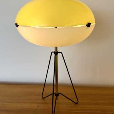 Table lamp in yellow and white methacrylate, black lacquered metal and brass by Stilnovo. Italy 1960. Original publisher's label. in the style of Reggiani, Sciolari, Francesco Buzzi Ceriani, Angelo Brotto for Esperia, Aldo Carlo Nason for Mazzega, Venini, Vistosi, La Murrina, Toni Zuccheri, Fontana Arte, Artemide, Arteluce, Arredoluce, Luigi Caccia Dominioni floor lamp chandelier sconces metal stainless steel mid-century modern space age modernist italy 1950 1970