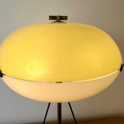 Table lamp in yellow and white methacrylate, black lacquered metal and brass by Stilnovo. Italy 1960. Original publisher's label. in the style of Reggiani, Sciolari, Francesco Buzzi Ceriani, Angelo Brotto for Esperia, Aldo Carlo Nason for Mazzega, Venini, Vistosi, La Murrina, Toni Zuccheri, Fontana Arte, Artemide, Arteluce, Arredoluce, Luigi Caccia Dominioni floor lamp chandelier sconces metal stainless steel mid-century modern space age modernist italy 1950 1970