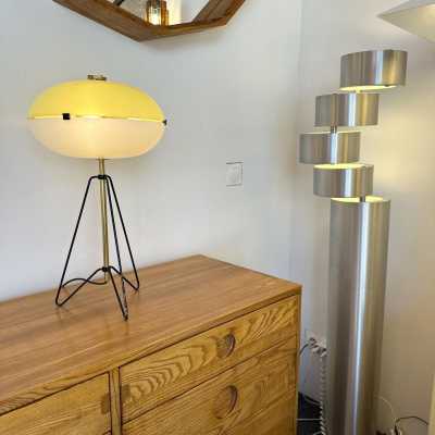 Table lamp in yellow and white methacrylate, black lacquered metal and brass by Stilnovo. Italy 1960. Original publisher's label. in the style of Reggiani, Sciolari, Francesco Buzzi Ceriani, Angelo Brotto for Esperia, Aldo Carlo Nason for Mazzega, Venini, Vistosi, La Murrina, Toni Zuccheri, Fontana Arte, Artemide, Arteluce, Arredoluce, Luigi Caccia Dominioni floor lamp chandelier sconces metal stainless steel mid-century modern space age modernist italy 1950 1970