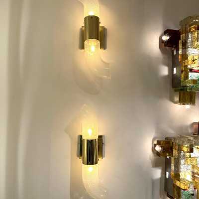 Pair of chain sconces in brass and murano glass by Aldo Nason for Mazzega. Italy 1970. in the style of Venini, Vistosi, La Murrina, Seguso, Carlo Nason, Poliarte, Esperia, Angelo Brotto, Stilnovo, Arteluce, Arredoluce, Artemide, Pierre Cardin, Lumi, Luci, Raak, Angelo Lelii, Francesco Bocola, Superstudio , Enrico Tronconi, Mario Bellini, Harvey Guzzini, Luigi Massoni, Martinelli, Fabio Lenci, Gio Ponti. sconces chandelier lamp lightning floor lamp metal chrome mid-century modern space age italy