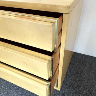 Chest of drawers in parchment and brass by Aldo Tura. Italy 1970. in the style of Renato Zevi, Romeo Rega, Maison Jansen, Willy Rizzo, Mario Sabot, Maison et Jardin Gallery, Dal Vera. goatskin mid-century modern metal inox lacquer wood coffee table end tables console