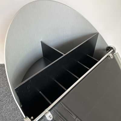 Rolling bar in stainless steel and glass by Claudio Salocchi. Italy 1970. in the style of Mario Sabot, Willy Rizzo, Maison Jansen, Hollywood Regency, Gio Ponti, Gianfranco Frattini, Cassina, Osvaldo Borsani, Joe Colombo, Vico Magistretti, Ico Luisa Parisi, Mario Bellini, Tito Agnoli, Afra Tobia Carlo Scarpa , Luciano Frigerio, Sporiti, Marco Zanuso, Giulio Moscatelli, Formanova. mid-century modern space age brass metal wood dry bar